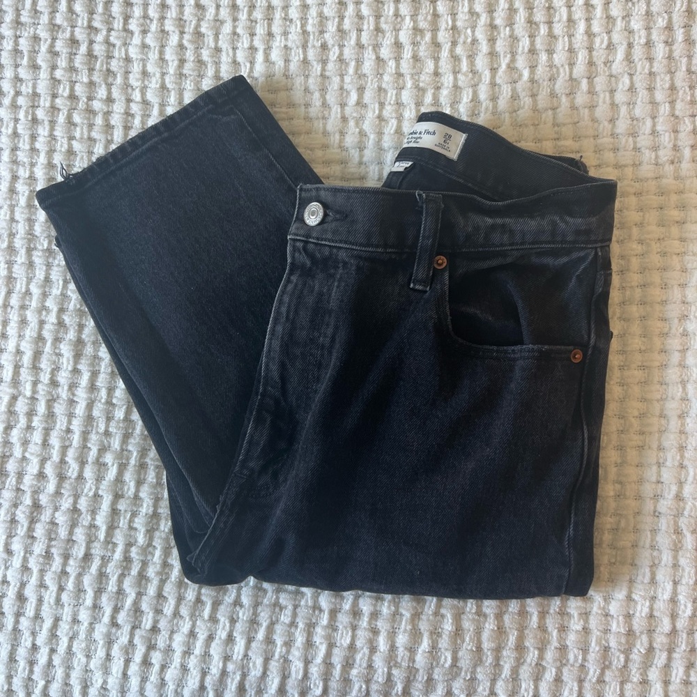 Abercrombie 90’s Ultra High Rise Straight Jeans, Black, Size 6 (Curve Love)